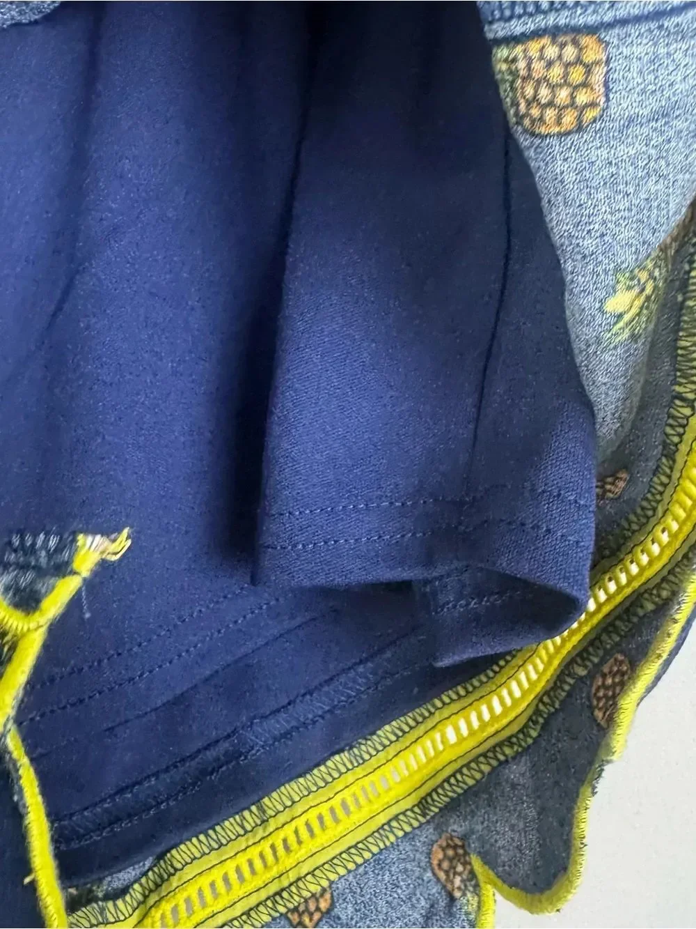 BLUE RAIN | NEW Pineapple Print Navy Blue Shorts Yellow Trim Women’s Size Large